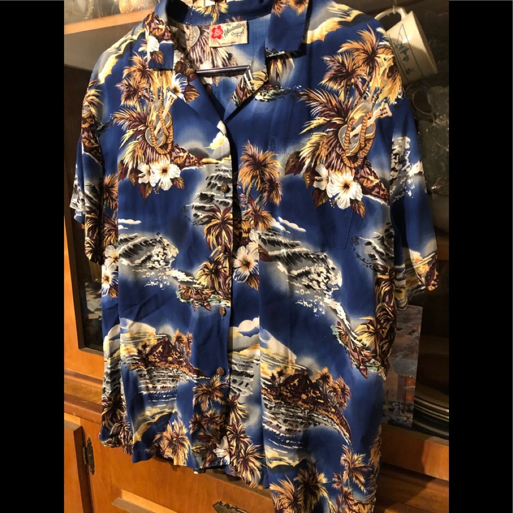 HILO HATTIE HAWAIIAN SHIRT SZL